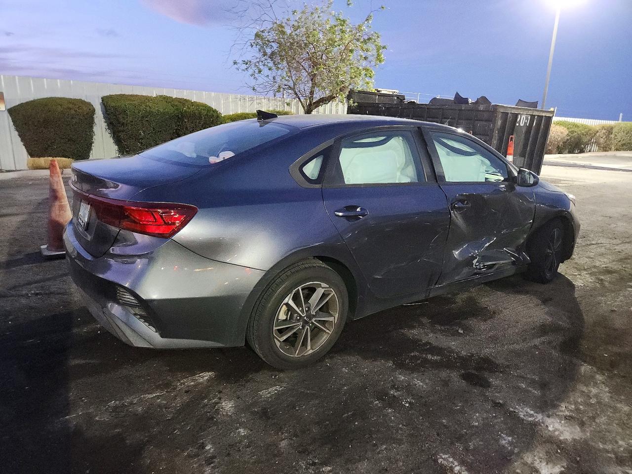2023 Kia Forte Lxs - zdjęcie 3