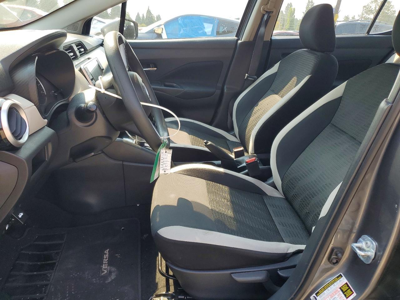 2021 Nissan Versa Sv - zdjęcie 7