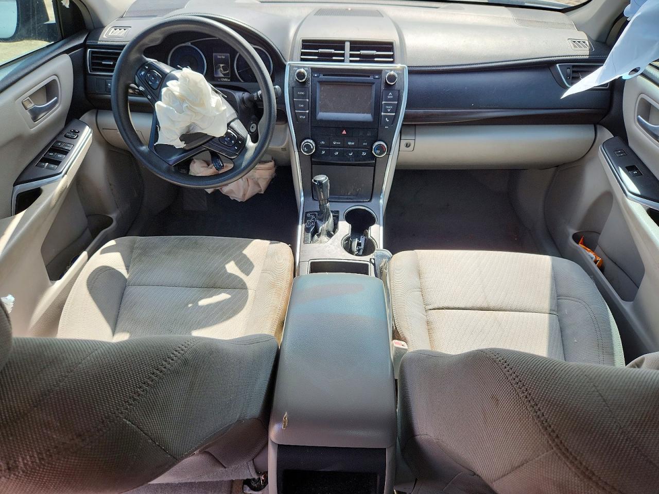 2016 Toyota Camry Le - zdjęcie 8