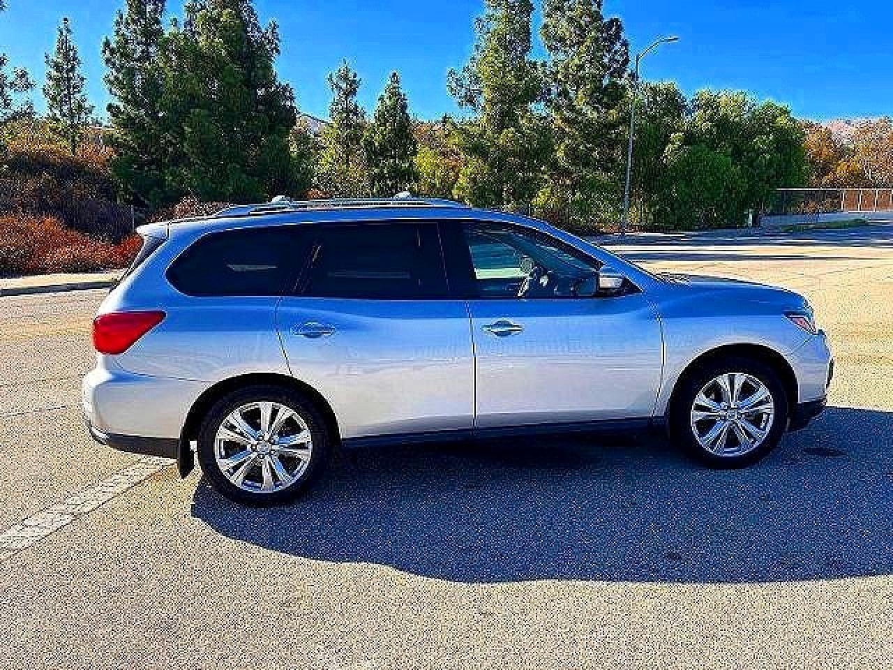2018 Nissan Pathfinder Sl - zdjęcie 11