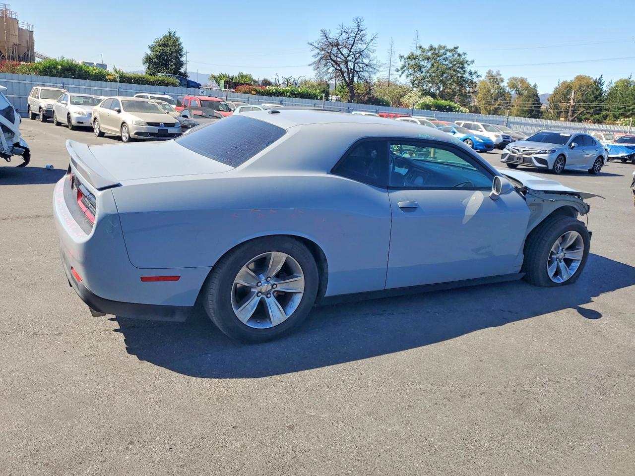2022 Dodge Challenger Sxt - zdjęcie 3