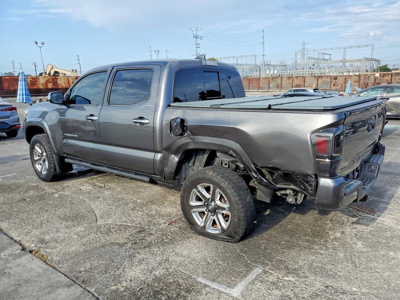 2017 Toyota Tacoma Limited - zdjęcie 2
