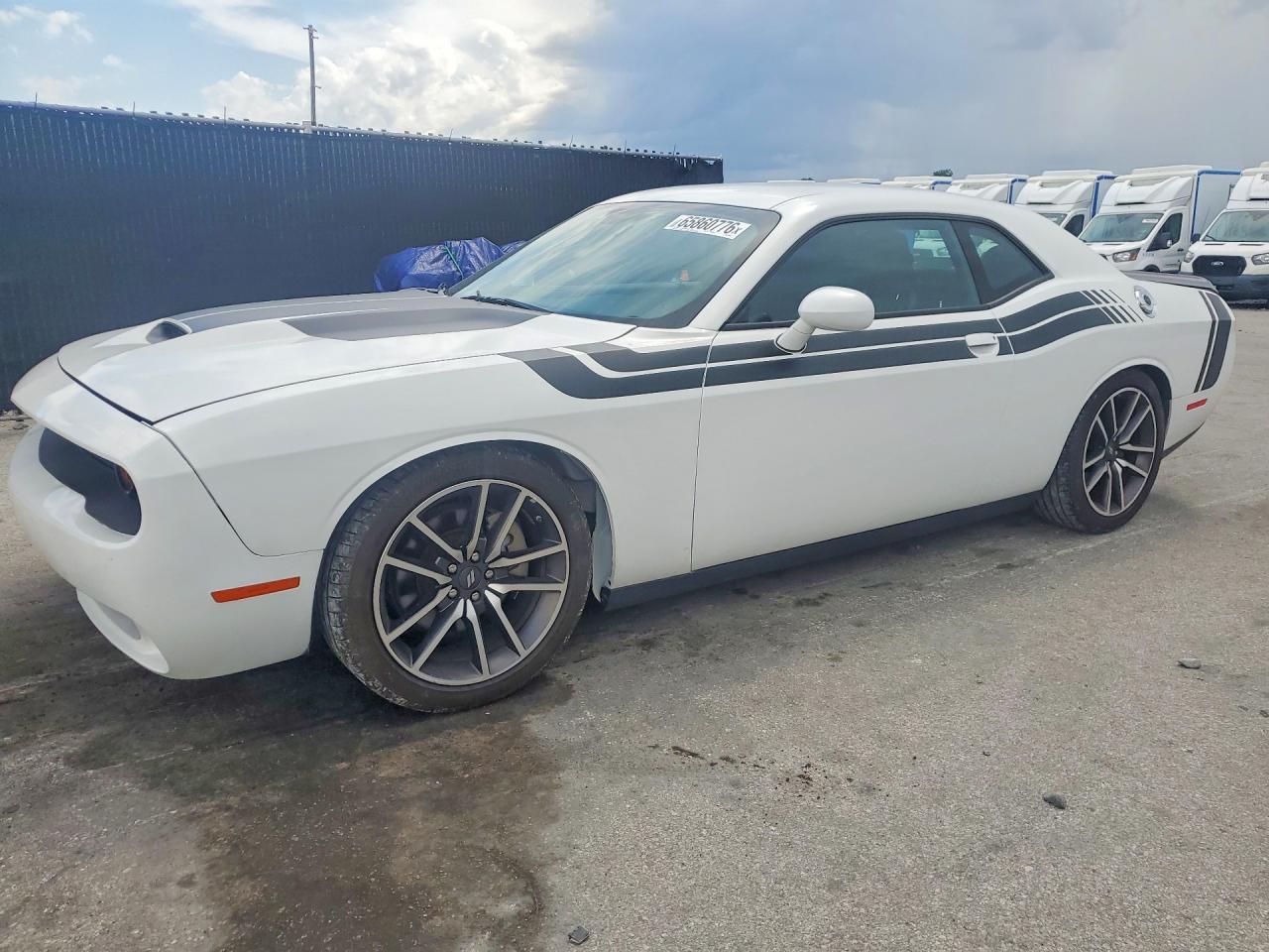 2023 Dodge Challenger - zdjęcie główne