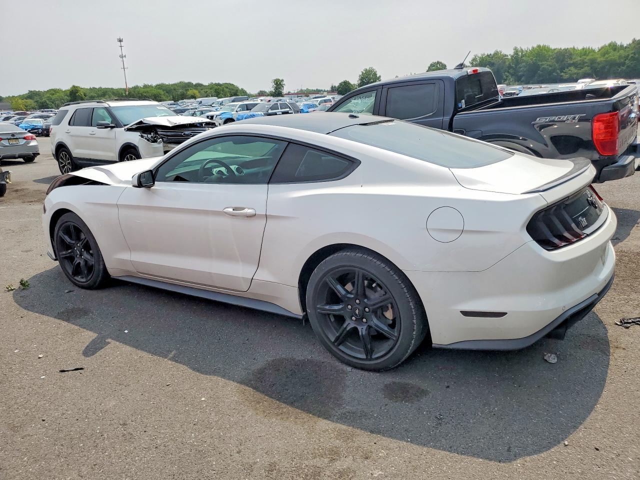 2018 Ford Mustang - zdjęcie 2