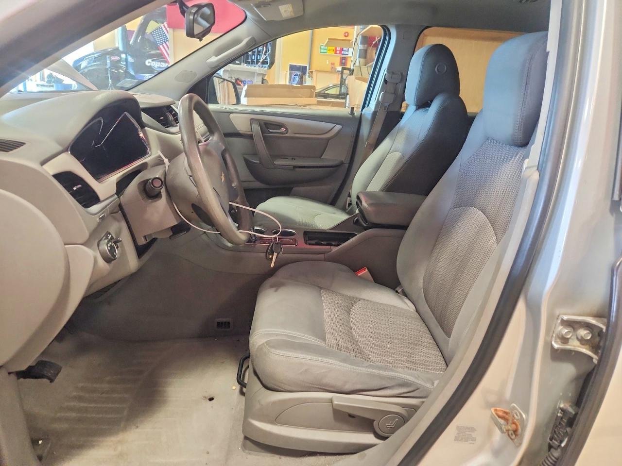 2017 Chevrolet Traverse Ls - zdjęcie 7