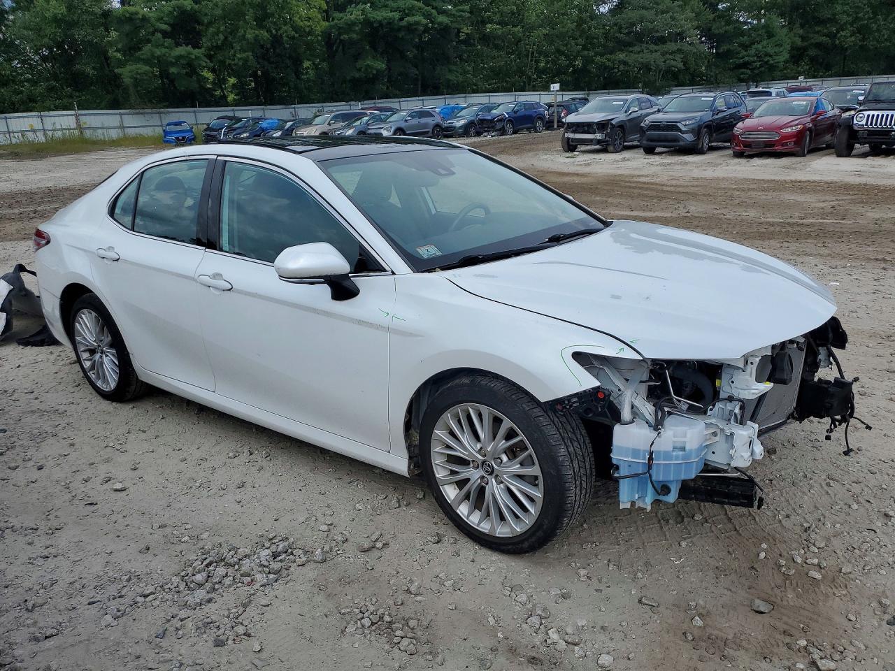 2019 Toyota Camry Xle V6 - zdjęcie 4
