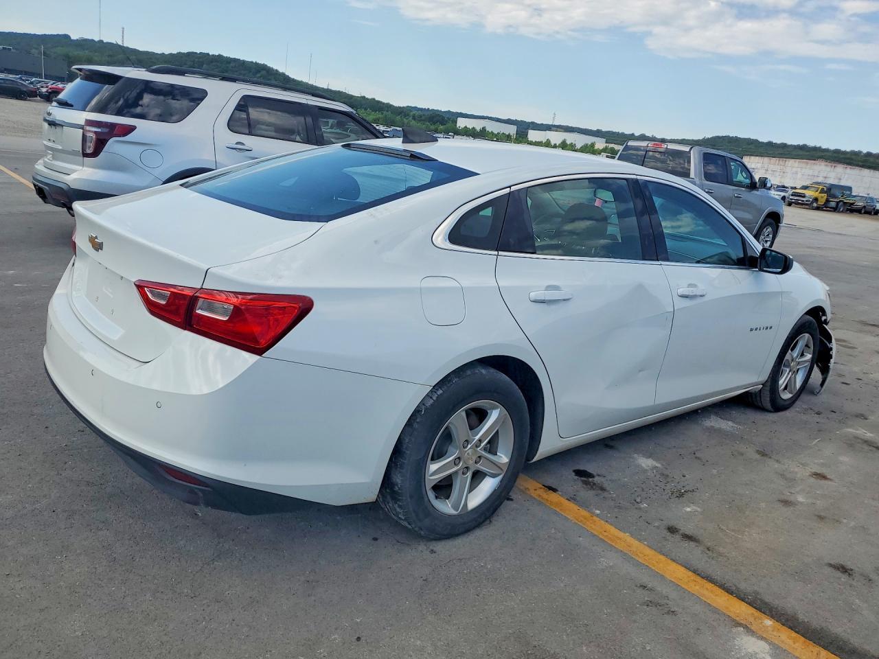 2023 Chevrolet Malibu Ls - zdjęcie 3