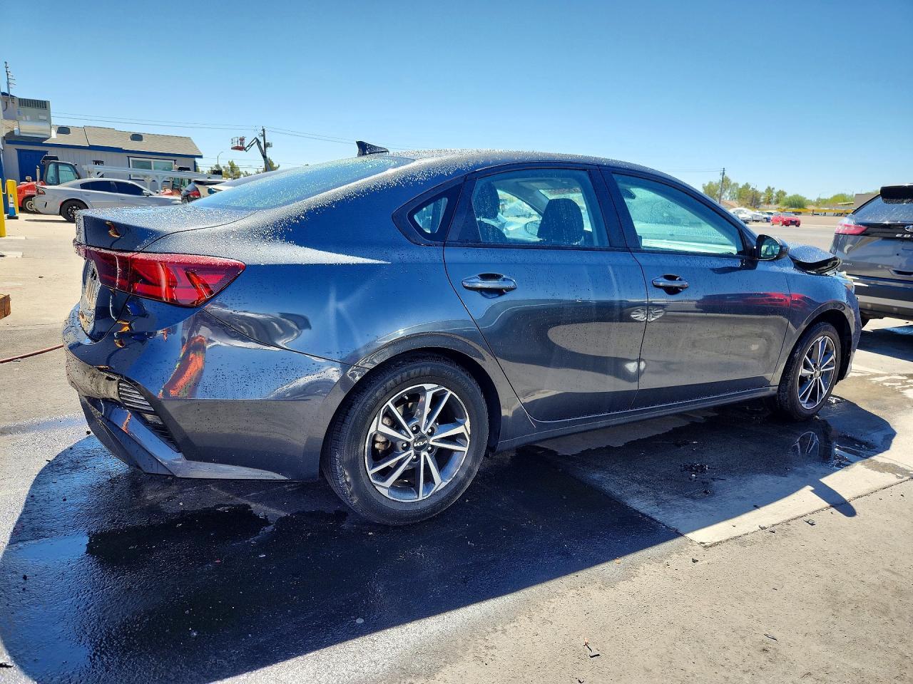 2023 Kia Forte Lxs - zdjęcie 3