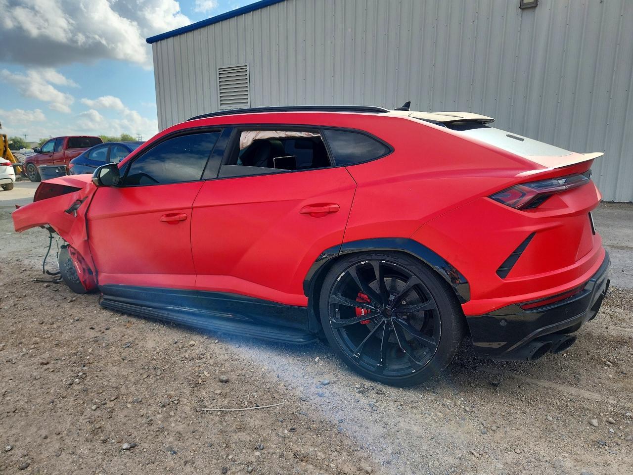 2019 Lamborghini Urus - zdjęcie 2