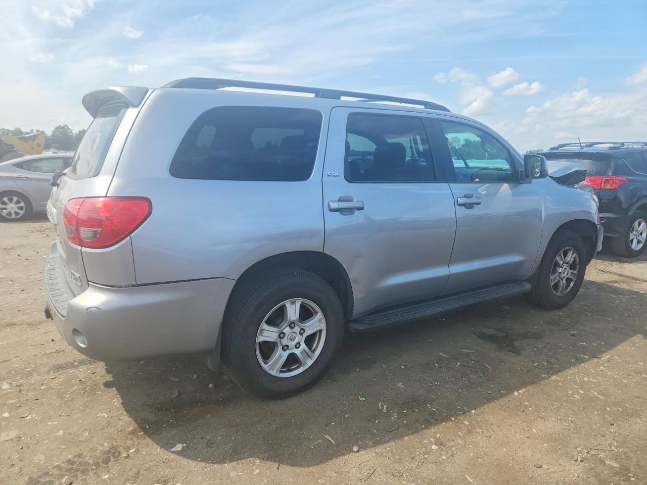 2013 Toyota Sequoia Sr5 - zdjęcie 3