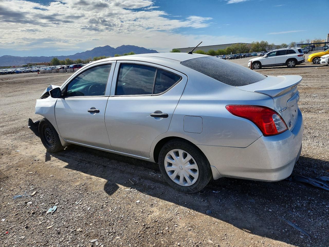 2017 Nissan Versa 1.6 S Plus - zdjęcie 2