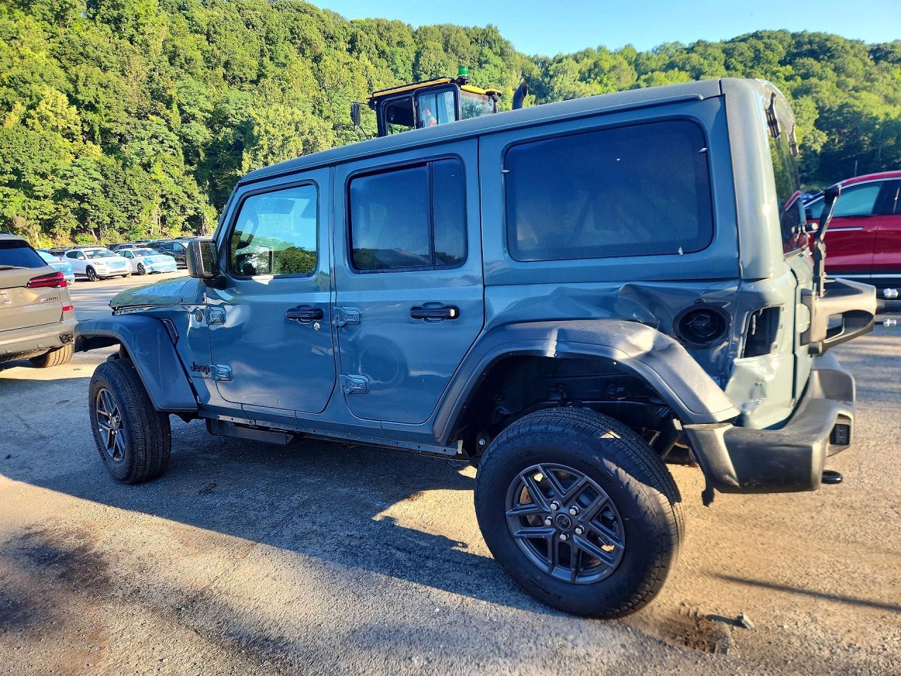 2026 Jeep Wrangler Sport - zdjęcie 2