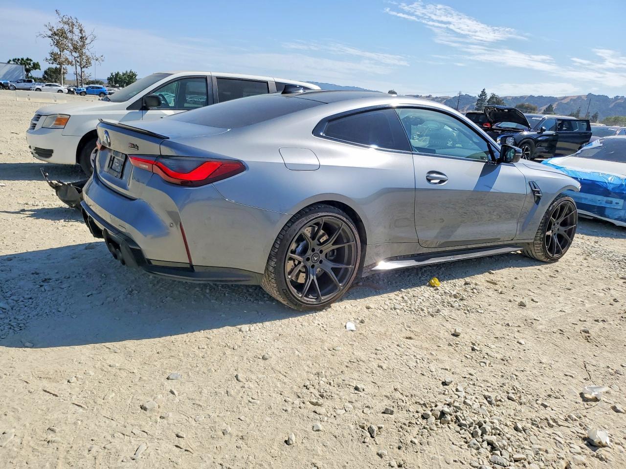 2022 BMW M4 Competition - zdjęcie 3