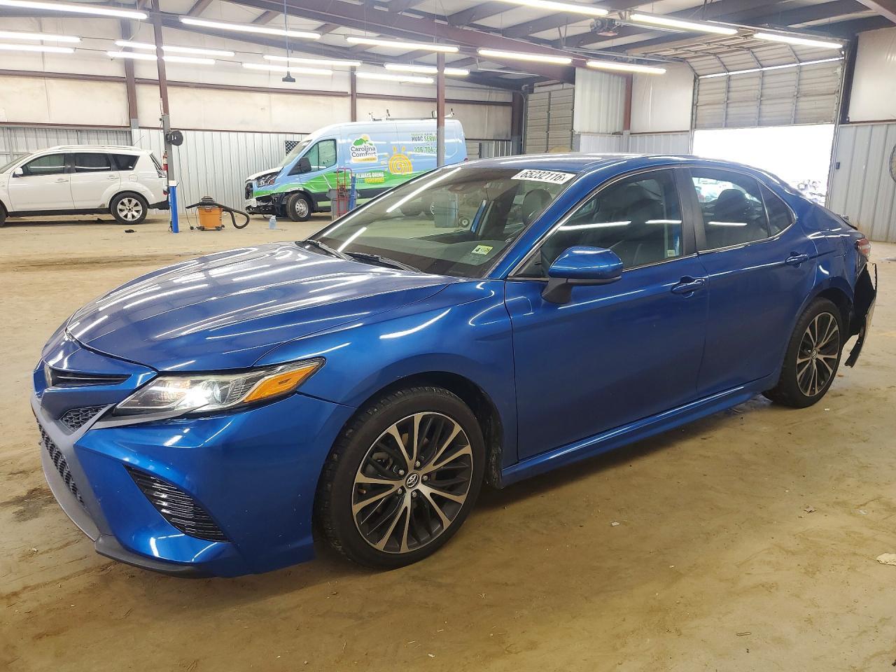 2020 Toyota Camry Se - zdjęcie główne