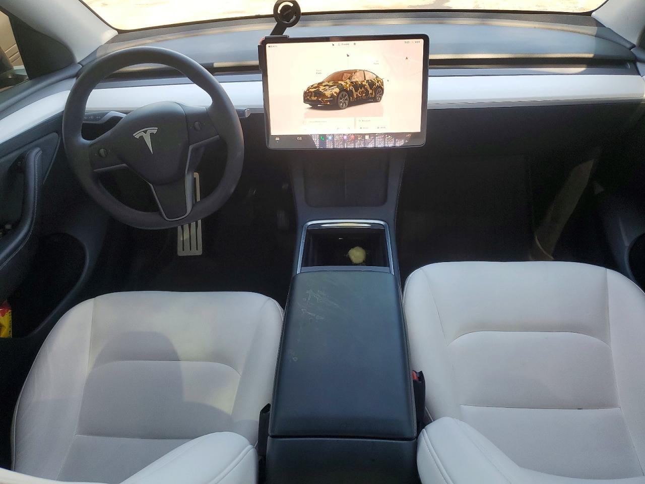 2025 Tesla Model Y - zdjęcie 8