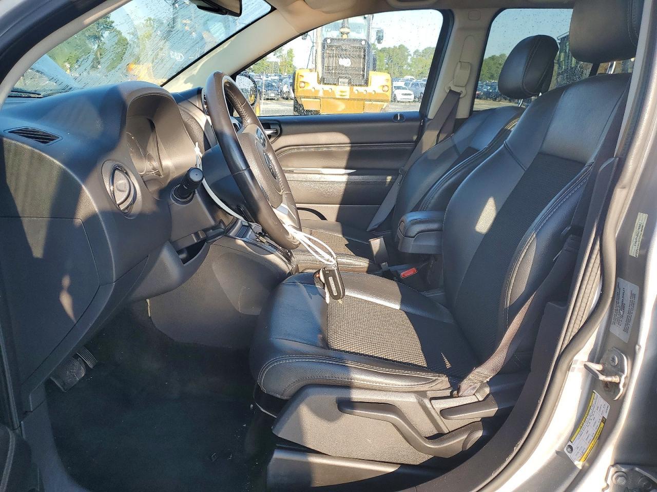 2016 Jeep Compass Latitude - zdjęcie 7