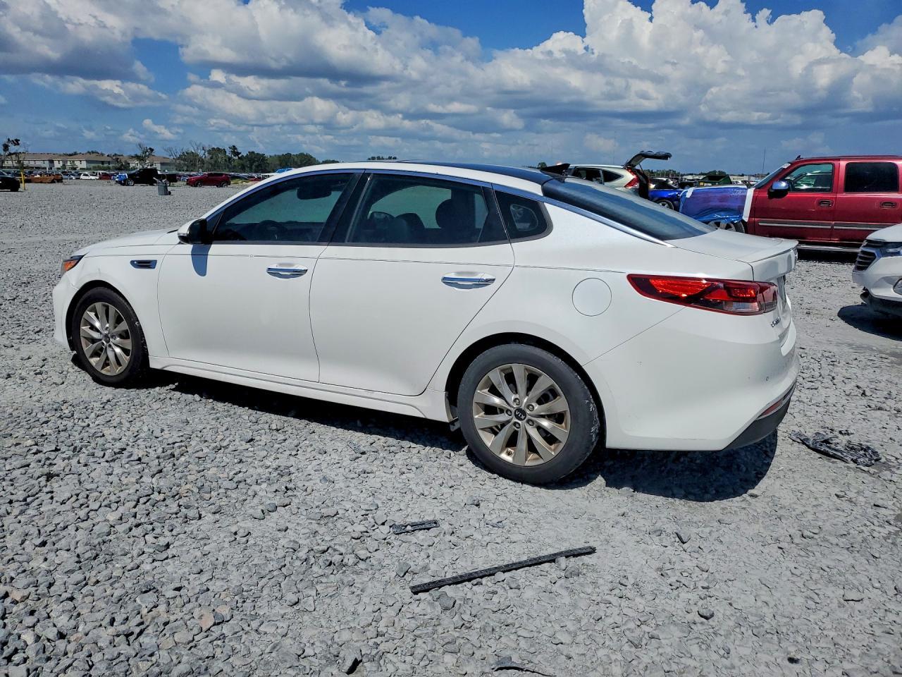 2018 Kia Optima S - zdjęcie 2