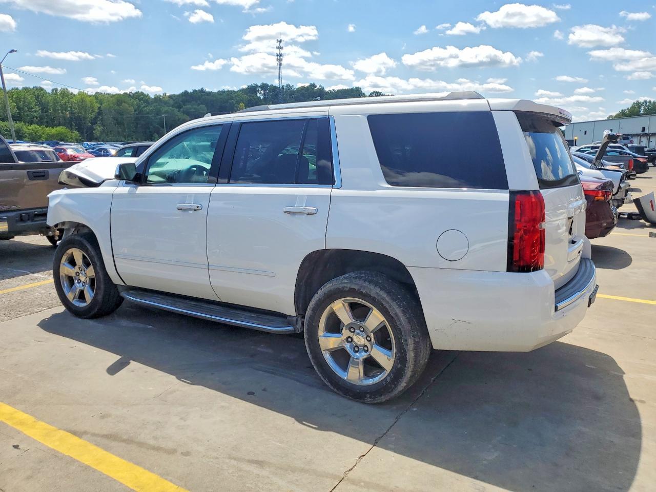 2017 Chevrolet Tahoe K1500 Premier - zdjęcie 2