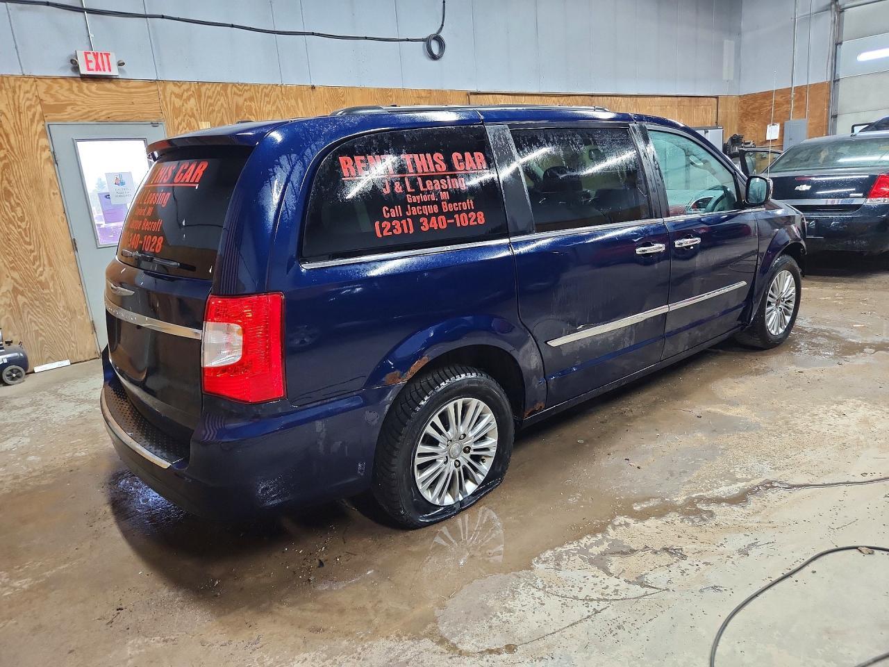 2013 Chrysler Town & Country Touring L - zdjęcie 3
