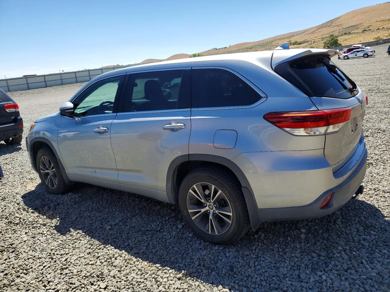 2018 Toyota Highlander Le Plus - zdjęcie 2