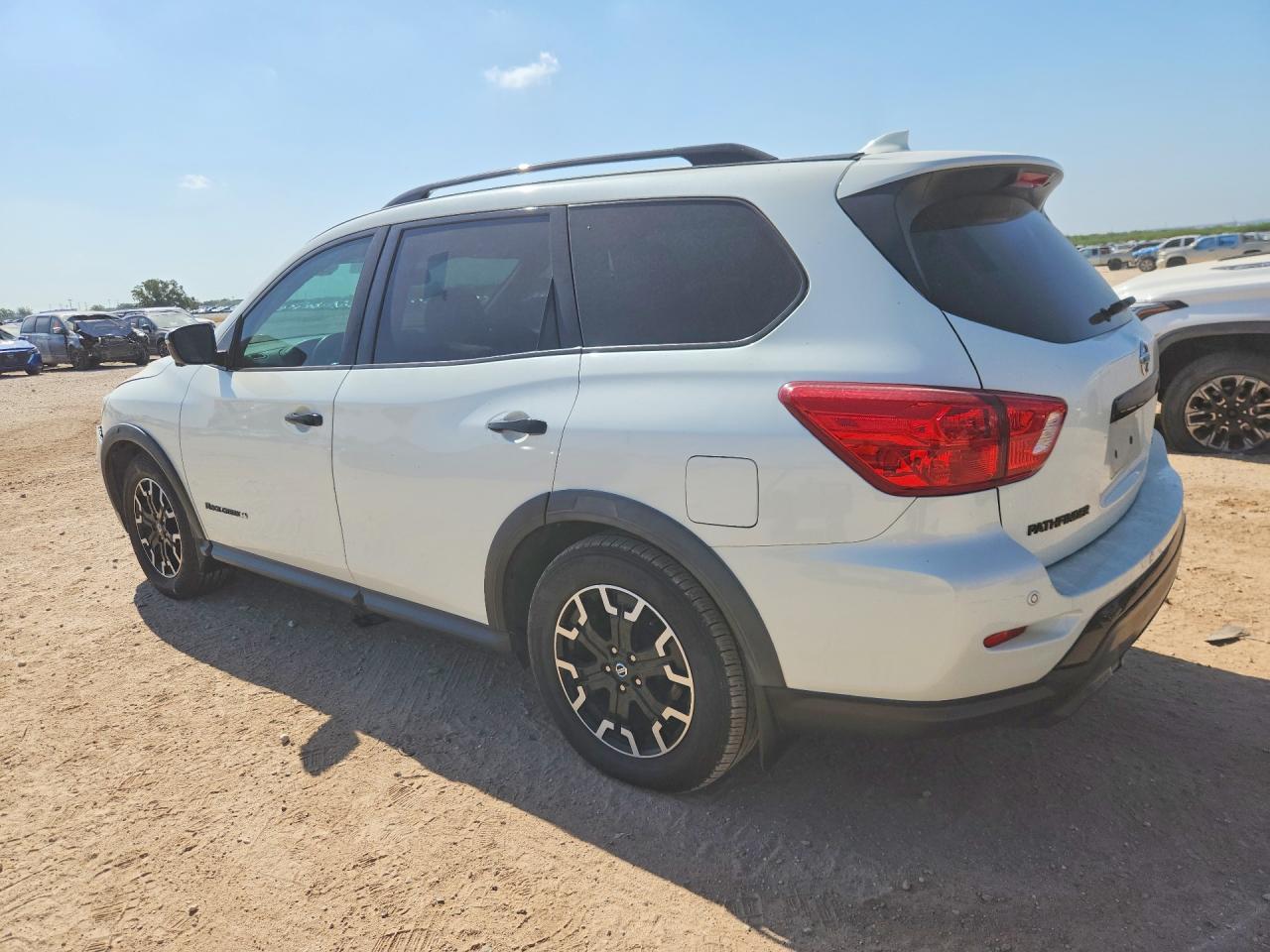 2020 Nissan Pathfinder Sl - zdjęcie 2