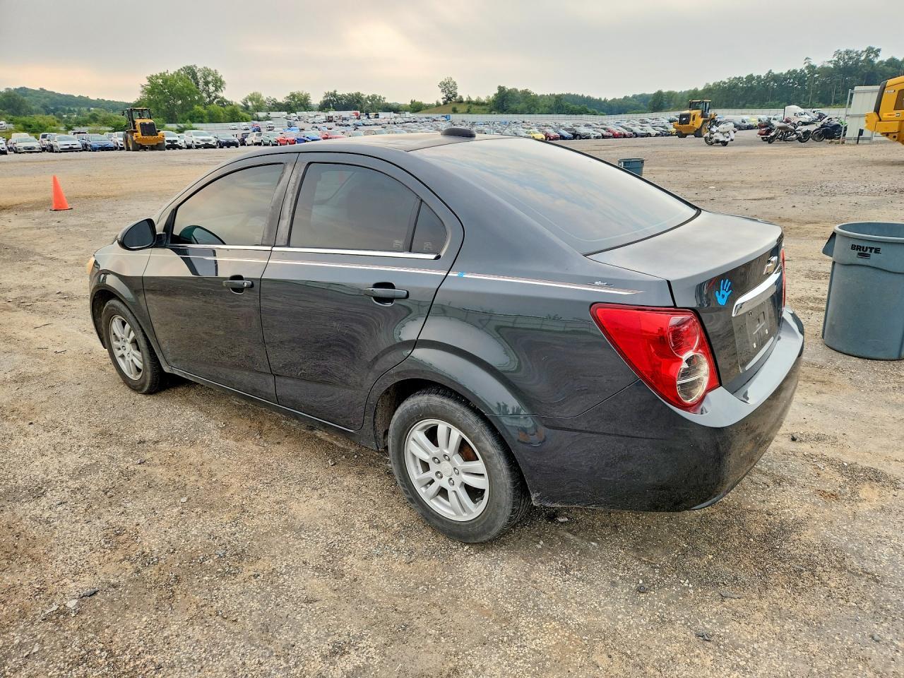 2015 Chevrolet Sonic Lt - zdjęcie 2