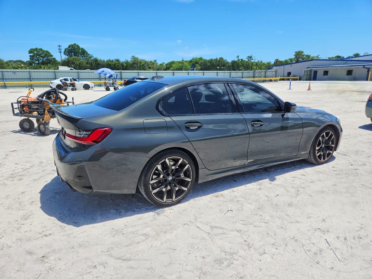 2026 BMW 330I - zdjęcie 3