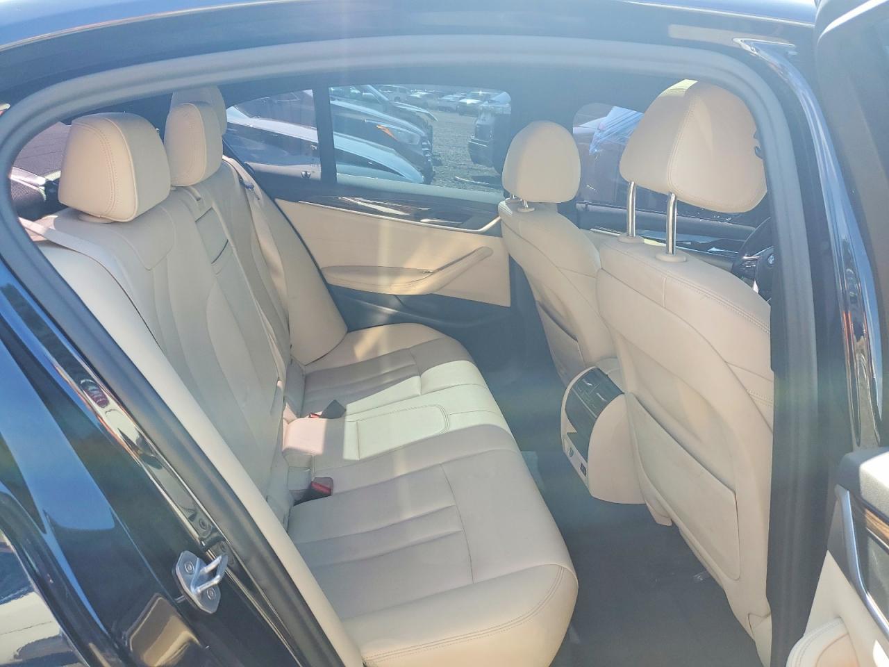 2020 BMW 530 I - zdjęcie 10
