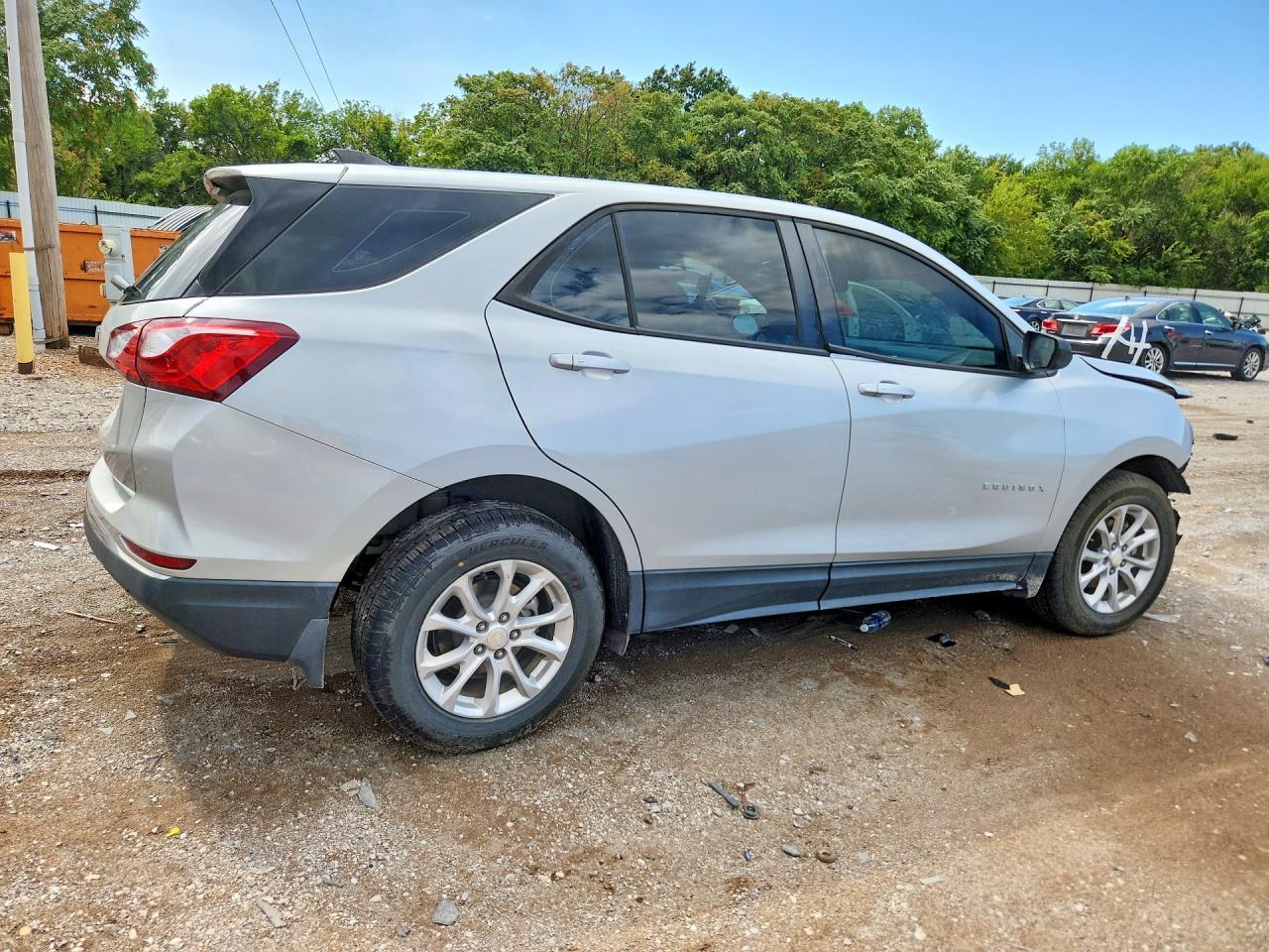 2018 Chevrolet Equinox Ls - zdjęcie 3