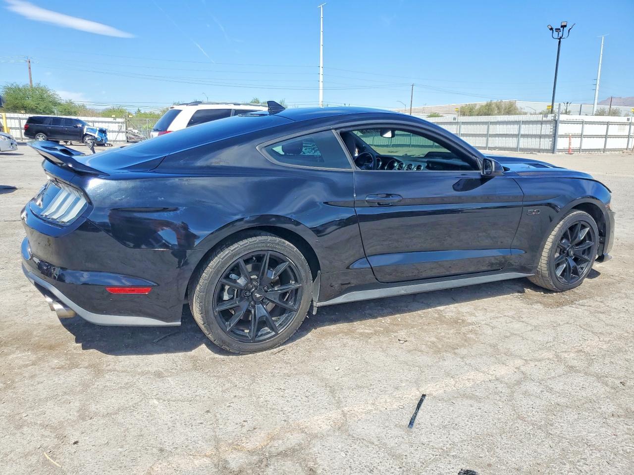 2020 Ford Mustang Gt - zdjęcie 3