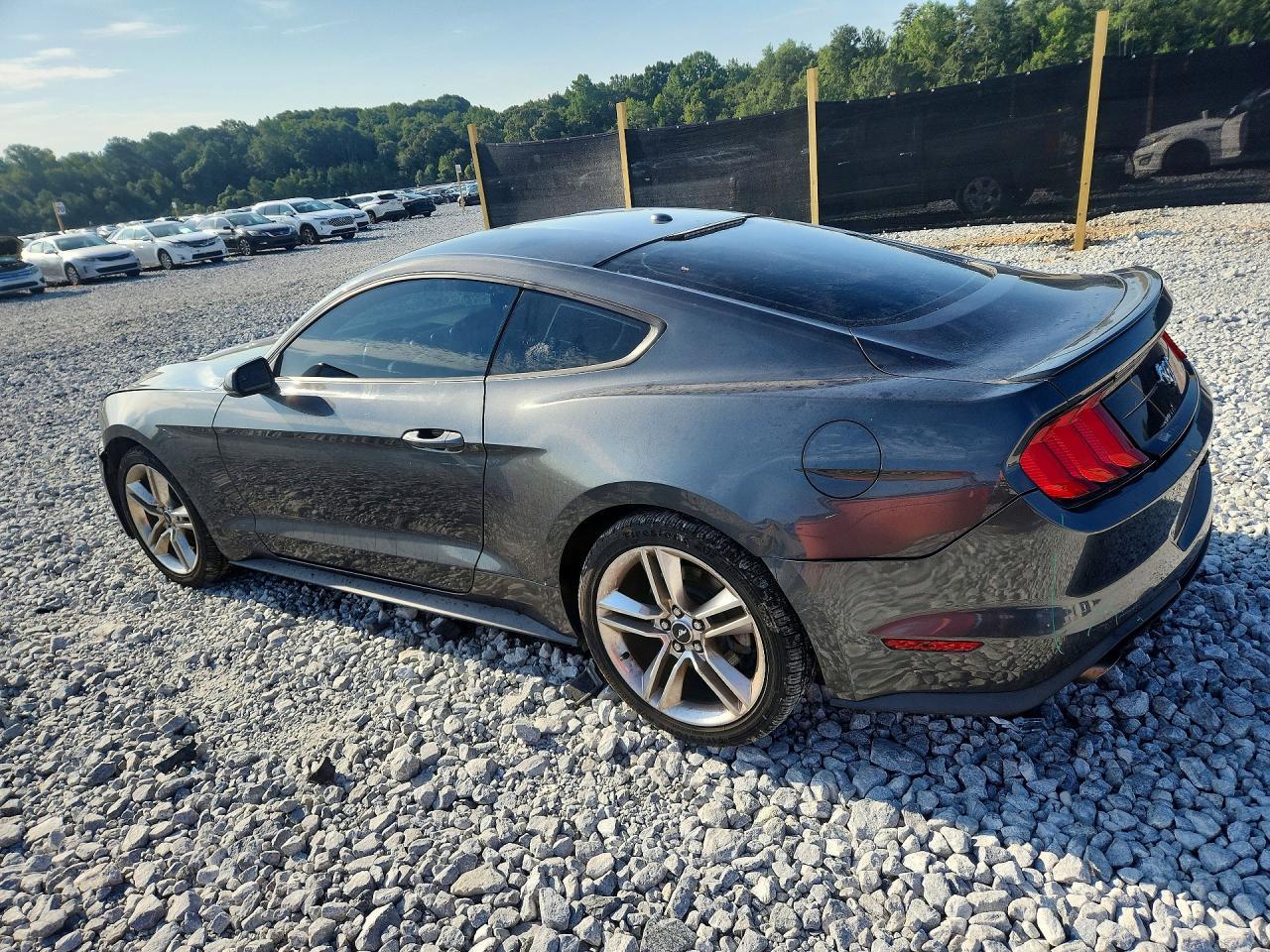 2020 Ford Mustang - zdjęcie 2