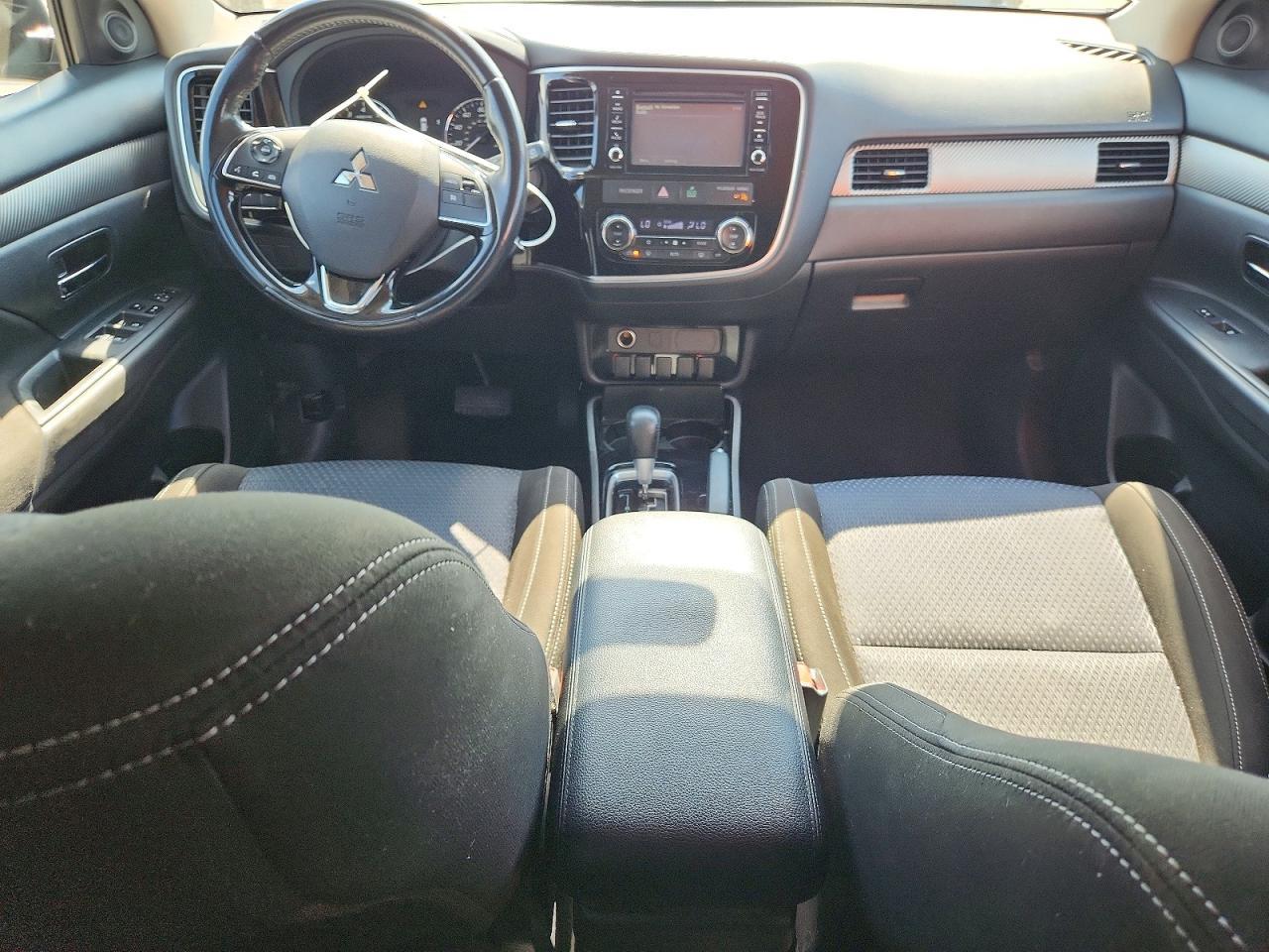 2017 Mitsubishi Outlander Es - zdjęcie 8