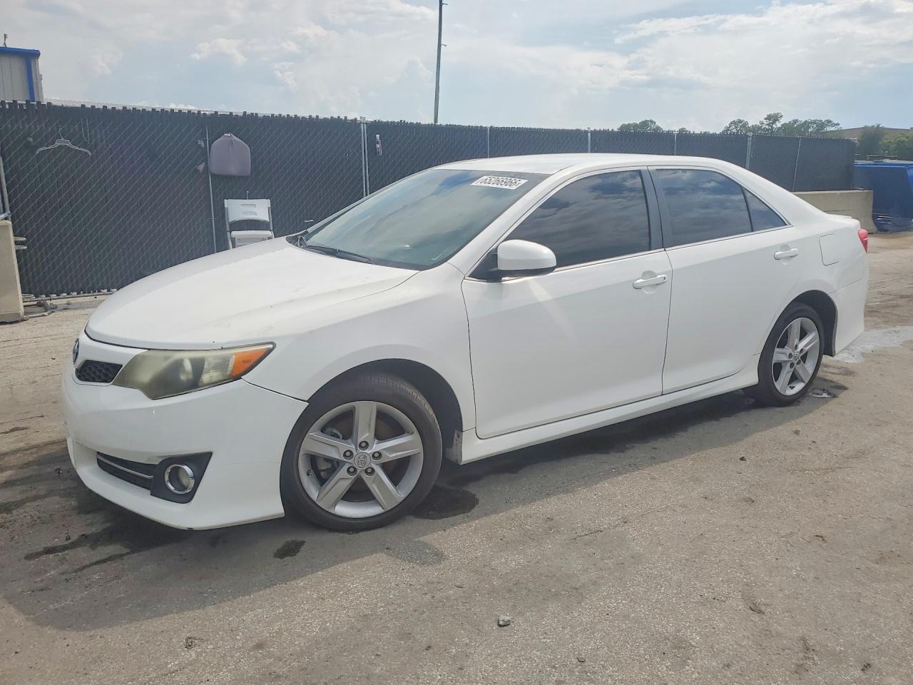 2014 Toyota Camry Se - zdjęcie główne