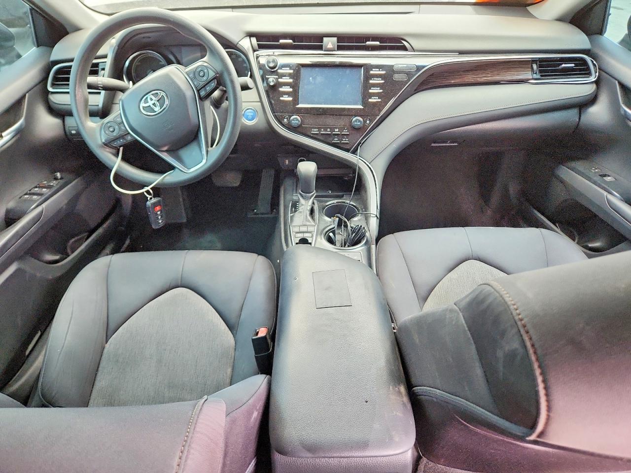 2019 Toyota Camry Le - zdjęcie 8