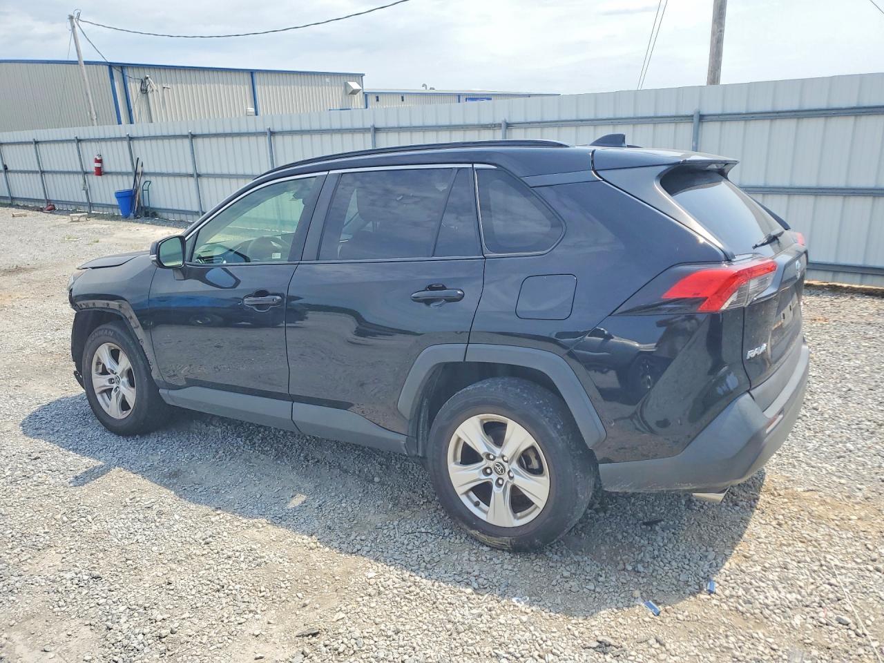 2019 Toyota Rav4 Xle - zdjęcie 2