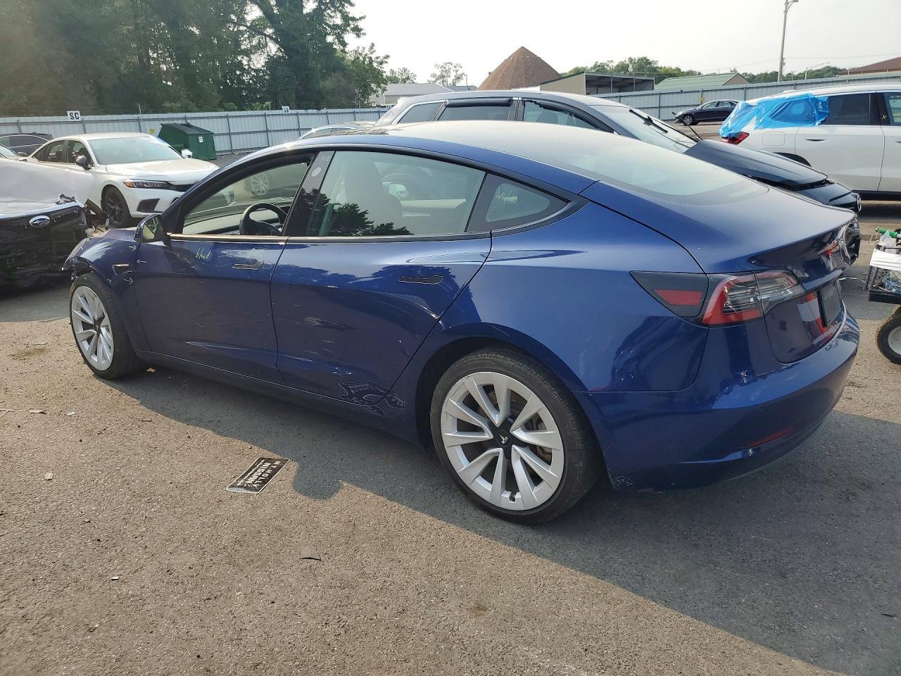 2022 Tesla Model 3 - zdjęcie 2
