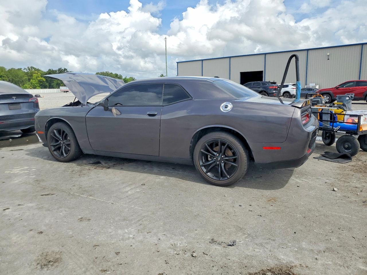 2021 Dodge Challenger Sxt - zdjęcie 2