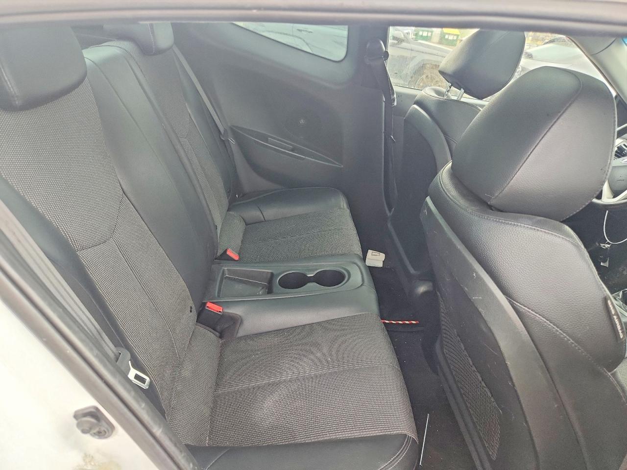 2013 Hyundai Veloster Base - zdjęcie 10