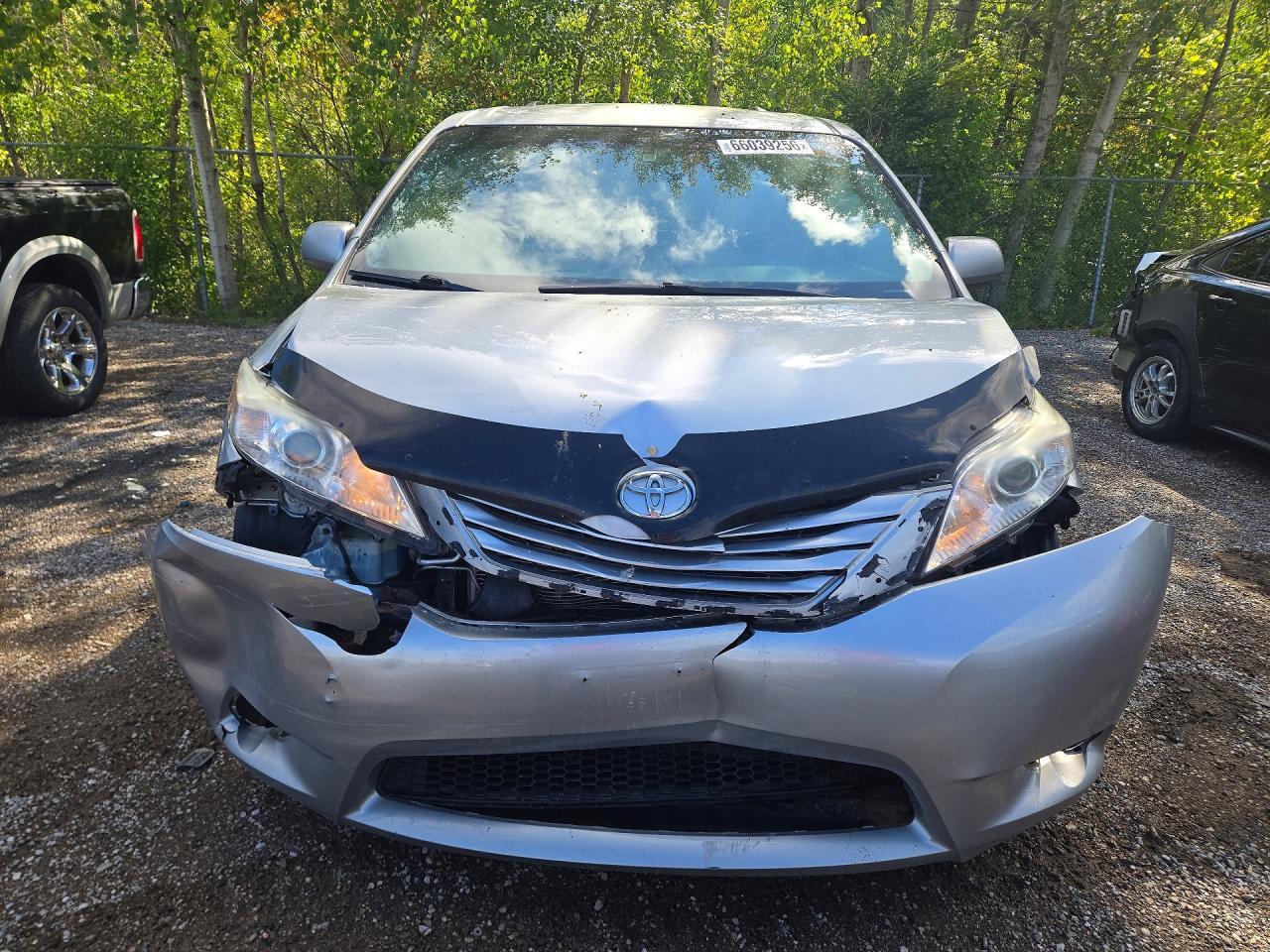 2015 Toyota Sienna Le - zdjęcie 5