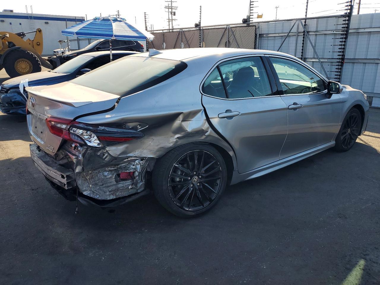 2024 Toyota Camry Xse - zdjęcie 3