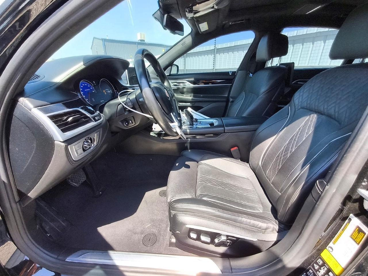 2017 BMW Seria 7 B7 - zdjęcie 7