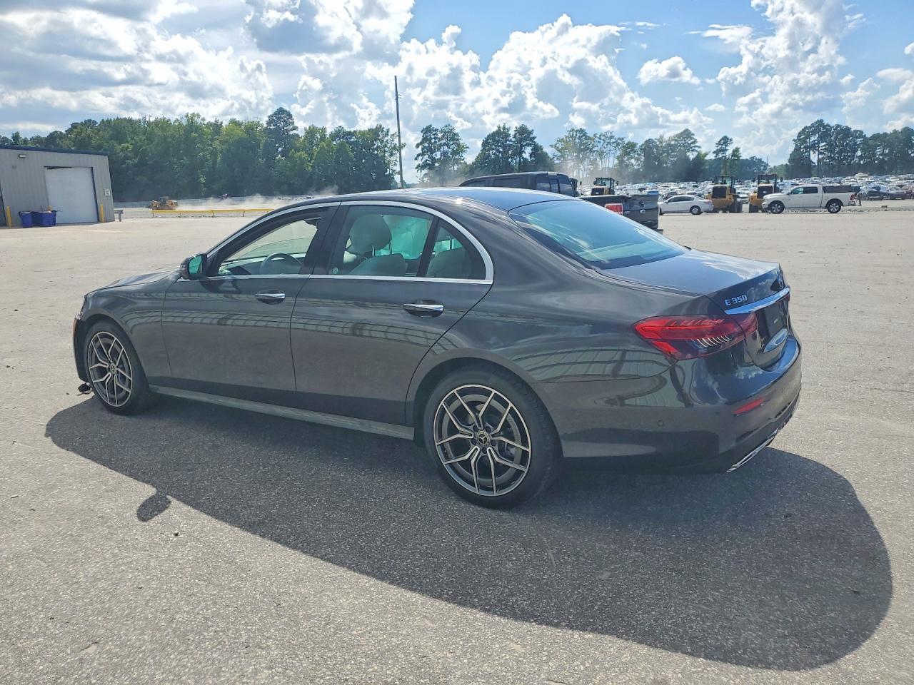 2023 Mercedes-Benz E 350 - zdjęcie 2