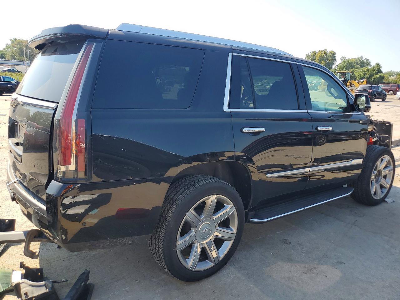 2020 Cadillac Escalade Luxury - zdjęcie 3