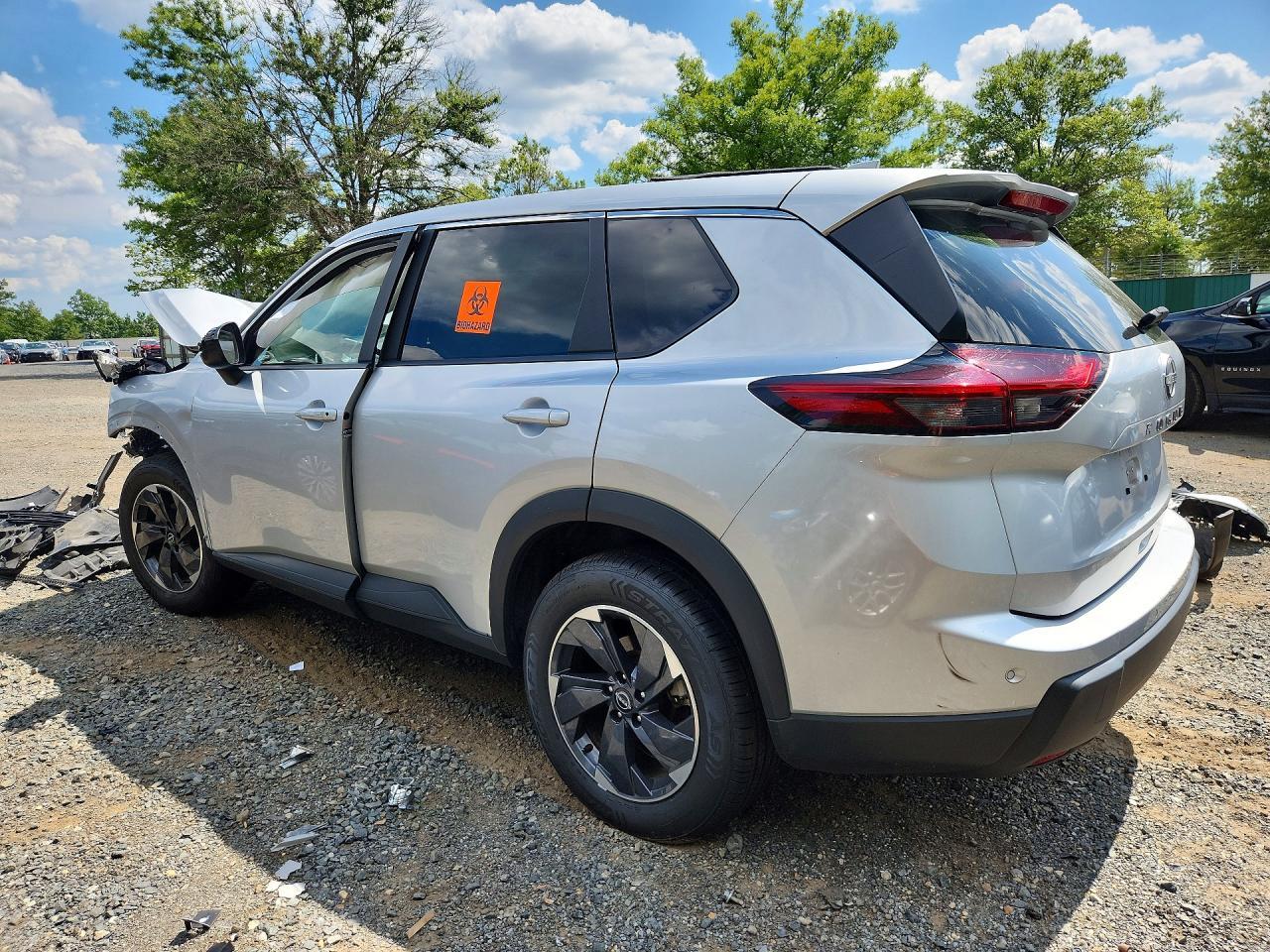 2025 Nissan Rogue Sv - zdjęcie 2