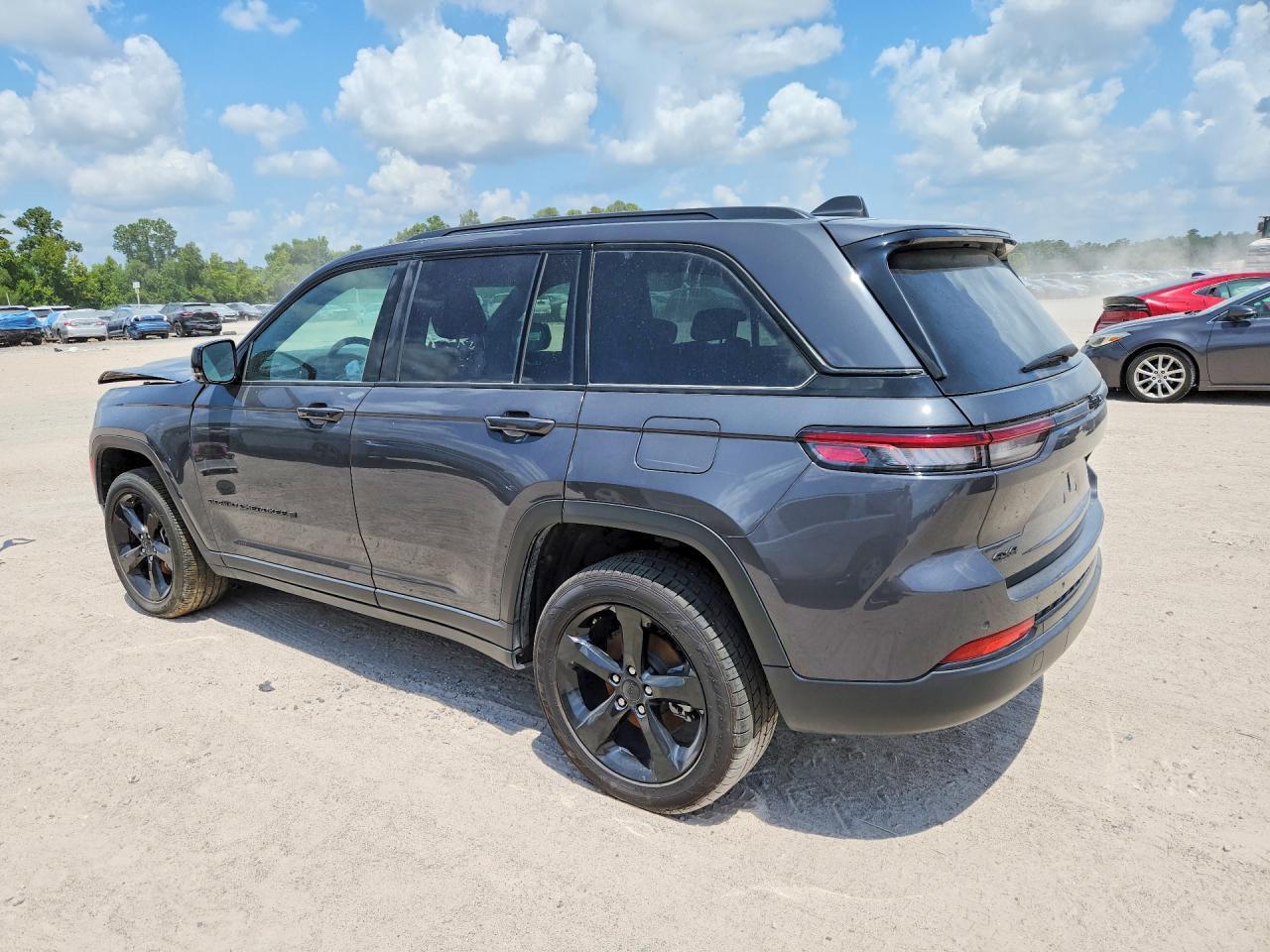 2024 Jeep Grand Cherokee Laredo - zdjęcie 2
