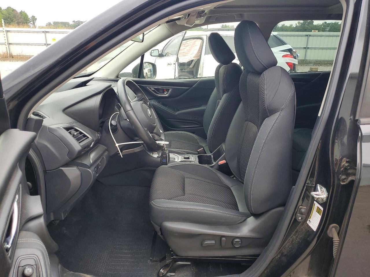 2023 Subaru Forester Premium - zdjęcie 7