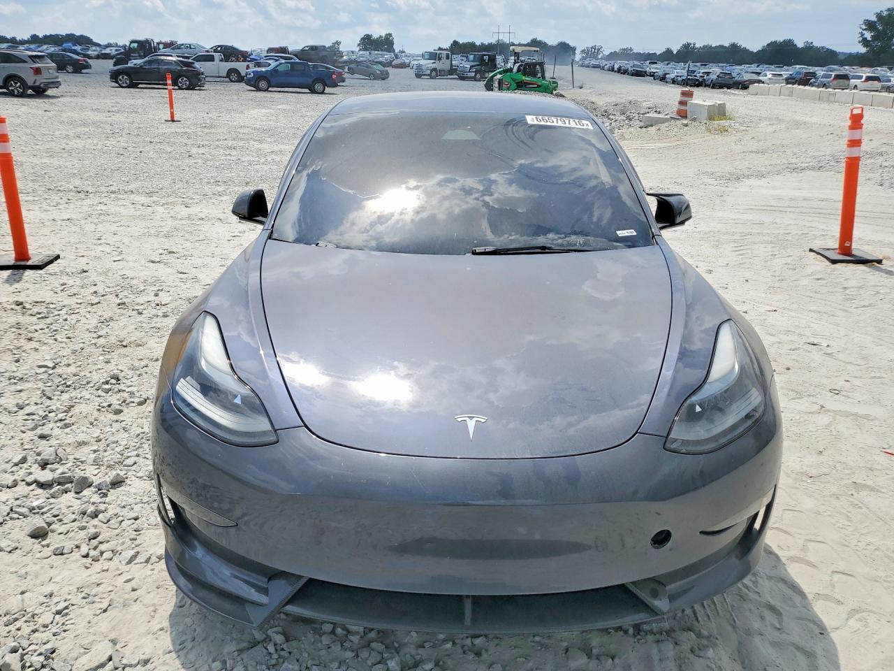 2023 Tesla Model 3 - zdjęcie 9