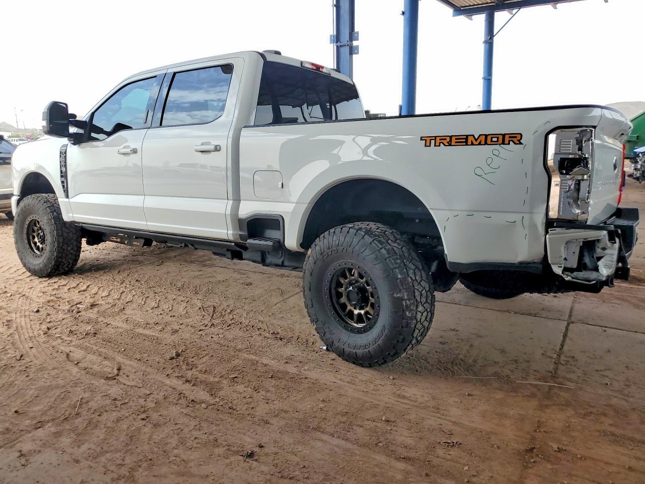 2023 Ford F-250 Supe - zdjęcie 2