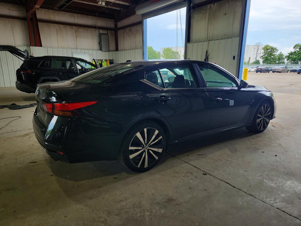 2022 Nissan Altima Sr - zdjęcie 3