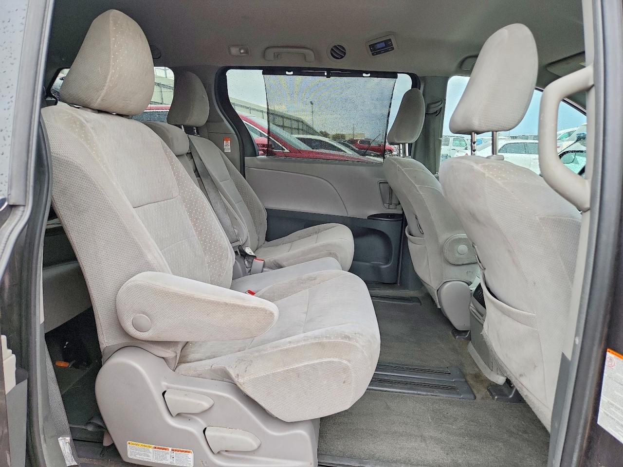 2018 Toyota Sienna Le - zdjęcie 10